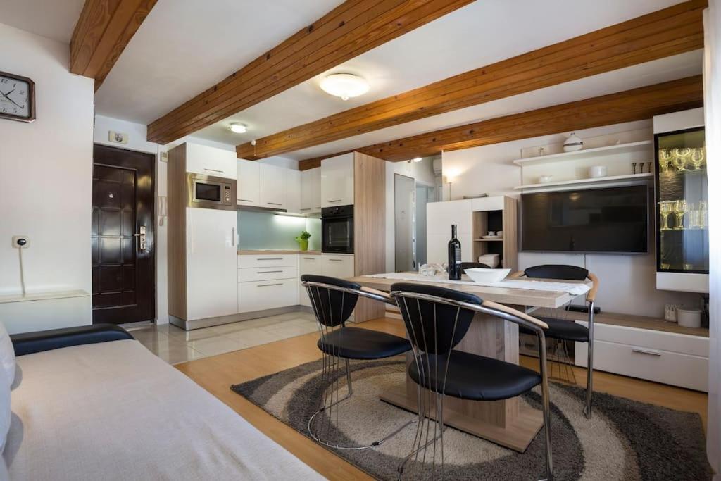 Apartment Arena Akvileja 普拉 外观 照片